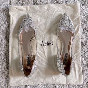 Badgley Mischka Gigi Crystal Flats W7
